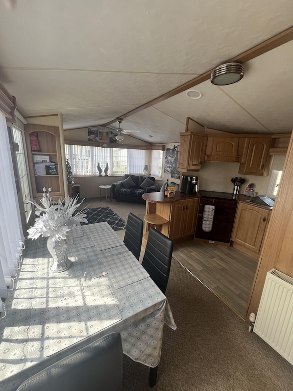 Cabin | Dining