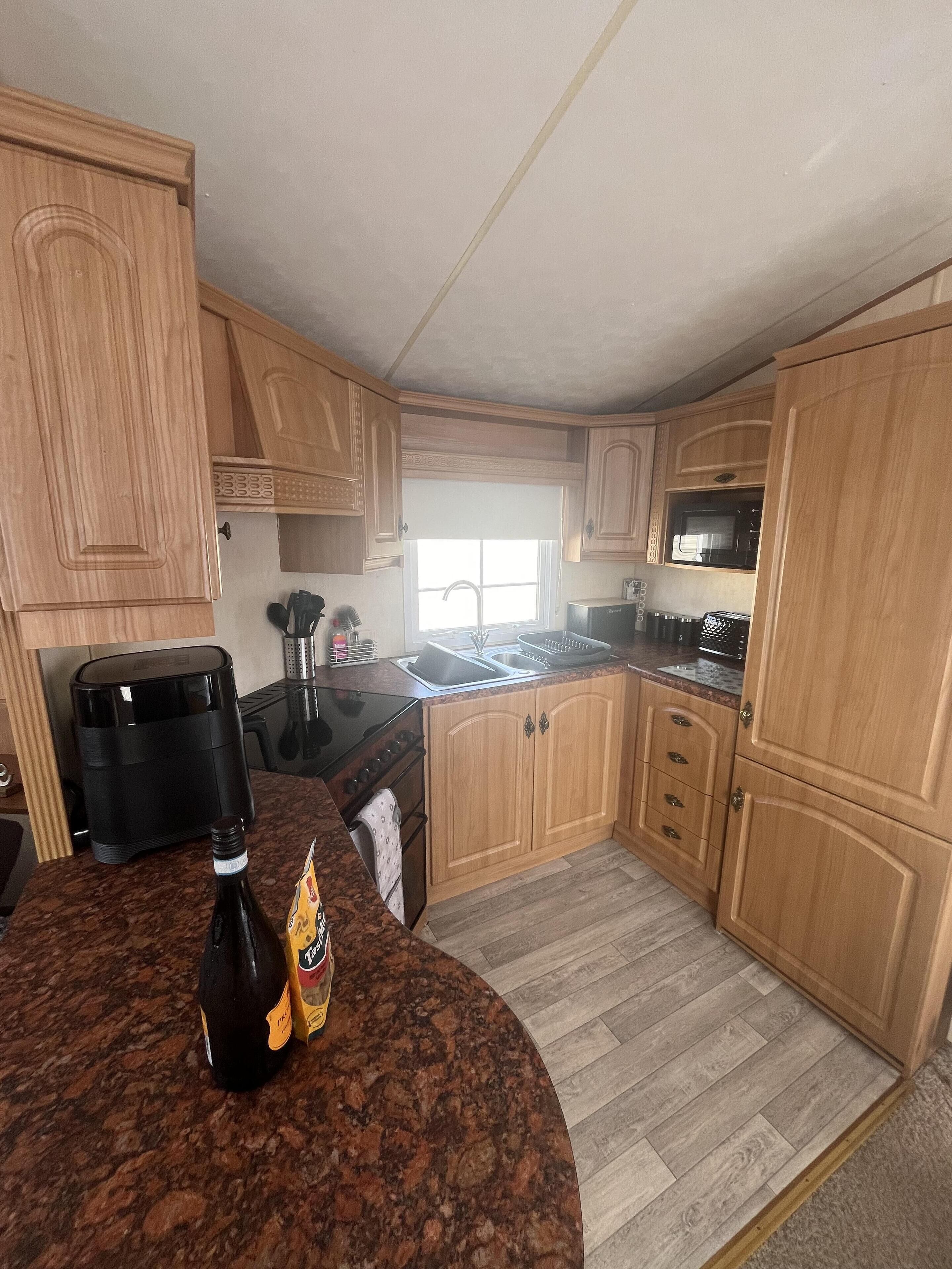 Cabin | Private kitchen | Fridge, microwave, oven, stovetop