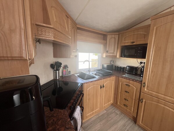 Kabin | Dapur pribadi | Lemari es, microwave, oven, dan kompor