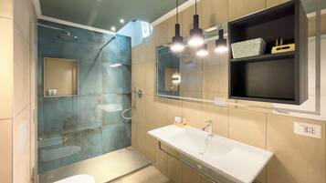 Shower, hair dryer, bidet, towels
