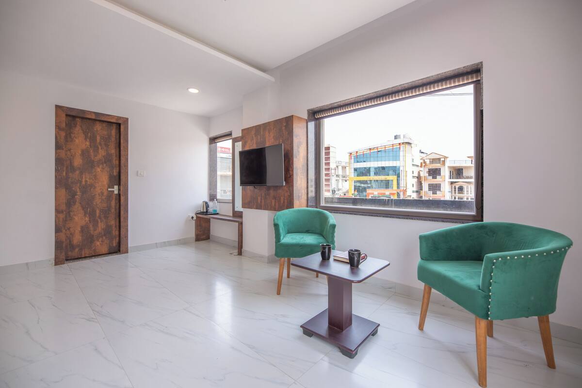 Televisión LED, chimenea, Netflix, películas de estreno