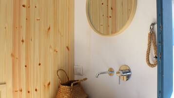 Dusch, hårtork, handdukar och tvål