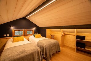 2 bedrooms, iron/ironing board, travel cot, WiFi