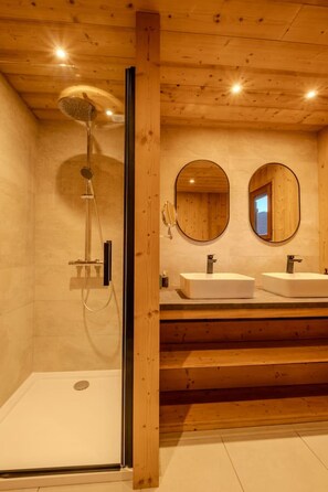 Shower, hair dryer - Chalet Altitude - Panoramic view - 8 pers (Bernex)