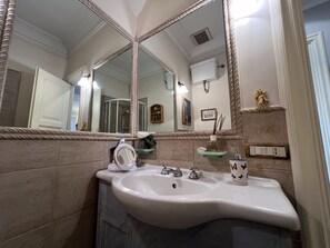 Hair dryer, bidet, towels, soap - Risorgimento @ Vatican APT (Roma)