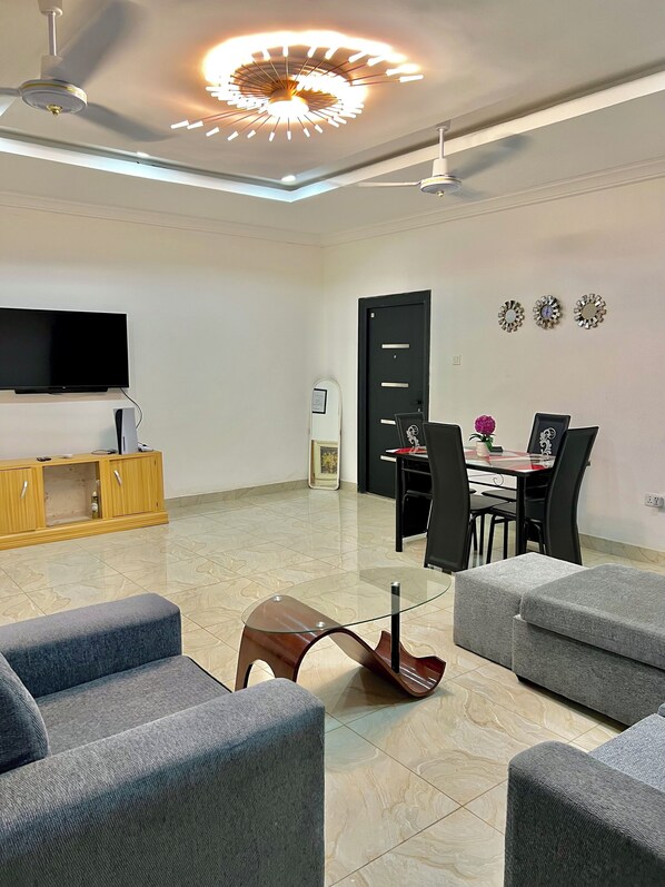 Deluxe Apartment, 2 Bedrooms | Living area