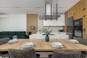 Departamento, 3 habitaciones, Terraza | Cocina privada | Microondas, cafetera y tetera y periquera 