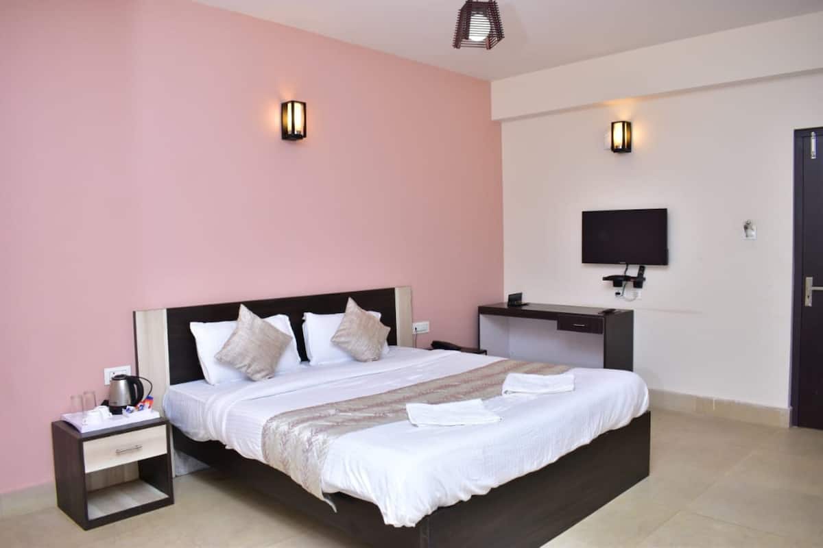 Deluxe Δίκλινο Δωμάτιο (Double), Θέα στην Πόλη | Δωρεάν Wi-Fi, κλινοσκεπάσματα 
