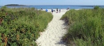 Sun-Kissed Beach Getaway – Family-Friendly, Close to Beach, Private Yard!