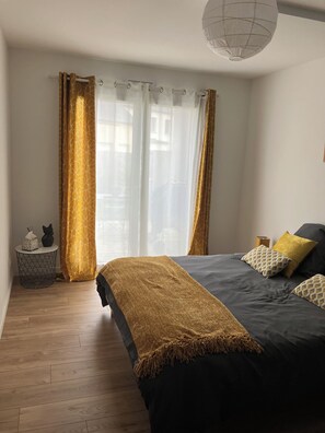 4 bedrooms, desk, iron/ironing board, free WiFi