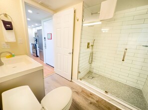 Hair dryer, towels - Retreat to RUM CAY @ Sunrise Suites (Key West)