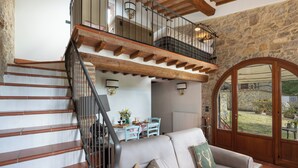 A staircase with wooden steps and metal railings leading to a loft area with a view of the outdoors. - A Casa Dell'ida (Castellina in Chianti)