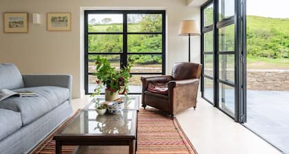 Waterhead Cottage - a cottage that sleeps 10 guests in 5 bedrooms