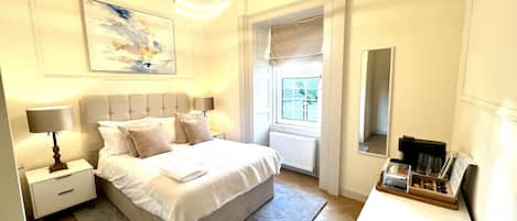 1 chambre, bureau, fer et planche à repasser, Wi-Fi gratuit
