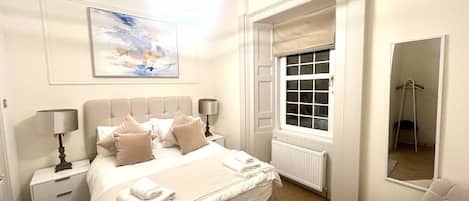 1 habitación, escritorio, tabla de planchar con plancha y wifi gratis