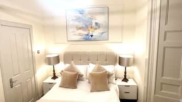 1 bedroom, desk, iron/ironing board, WiFi (free)