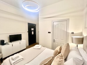 1 slaapkamer, een bureau, een strijkplank/strijkijzer, gratis wifi