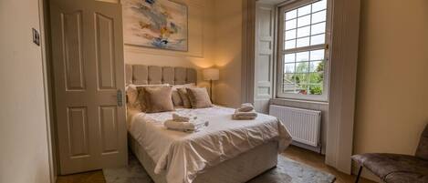 1 habitación, escritorio, tabla de planchar con plancha y wifi gratis