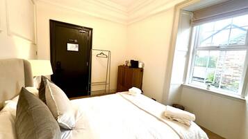 1 soverom, skrivebord, strykejern/-brett og wi-fi (inkludert)