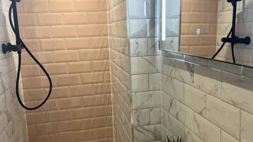 Hårføner og håndklær