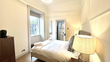 1 soverom, skrivebord, strykejern/-brett og wi-fi (inkludert)