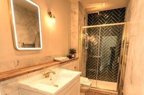 ヘアドライヤー、タオル