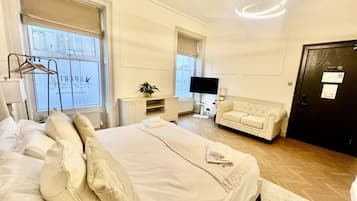 1 bedroom, desk, iron/ironing board, free WiFi
