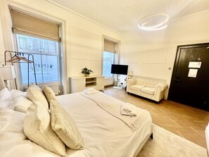 1 bedroom, desk, iron/ironing board, free WiFi