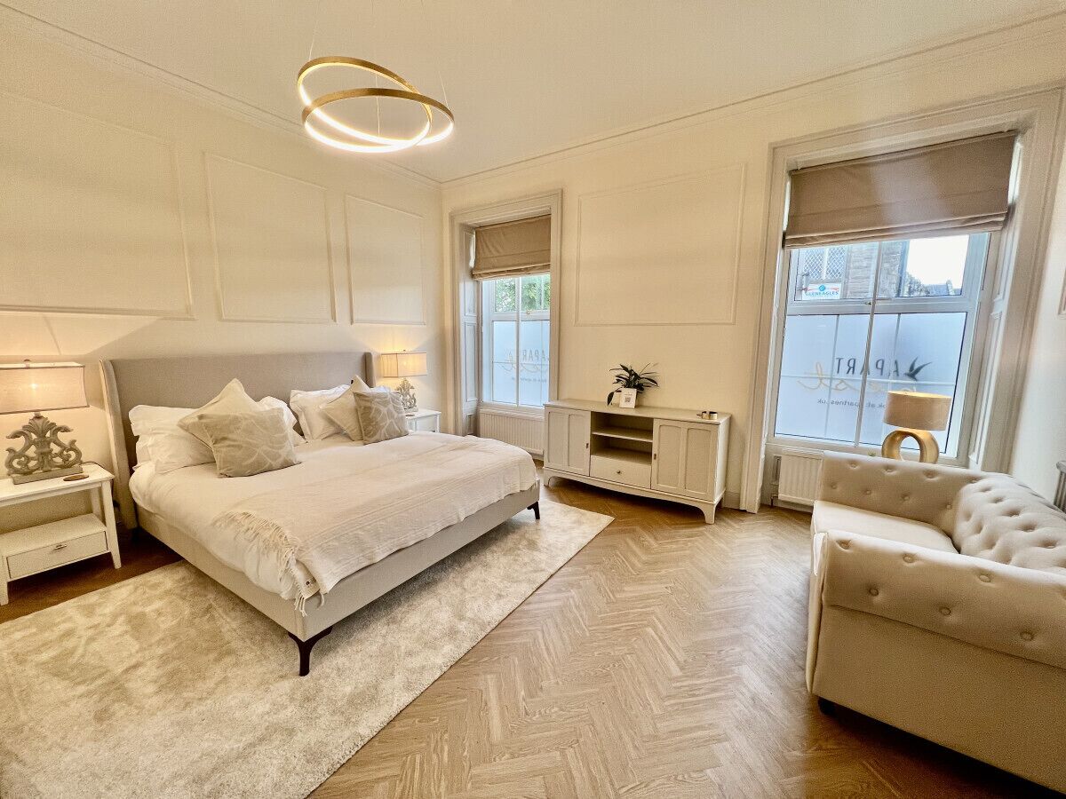 1 soverom, skrivebord, strykejern/-brett og wi-fi (inkludert)