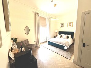 1 chambre, bureau, fer et planche à repasser, accès au Wi-Fi (inclus)