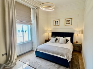 1 bedroom, desk, iron/ironing board, free WiFi - 'Gordon' in Allandale ApartHotel (Auchterarder)