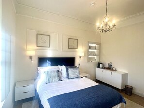 1 slaapkamer, een bureau, een strijkplank/strijkijzer, gratis wifi