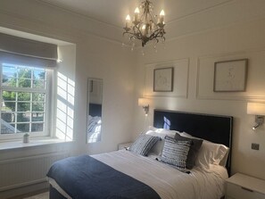 1 slaapkamer, een bureau, een strijkplank/strijkijzer, gratis wifi