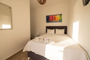 Economy Double or Twin Room, Garden View | Desk, laptop workspace, free WiFi, bed sheets - pusula otel restaurant (Urla)