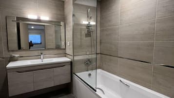 Suite Premium | Bagno | Asciugacapelli, accappatoio, asciugamani