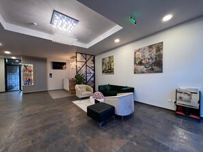 Área de estar no saguão