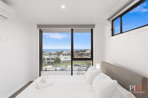 4 habitaciones, tabla de planchar con plancha, cuna de viaje y wifi 