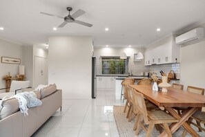 Interior - Chic Coastal Retreat 3 Bdr Close to Beach (Cowes)