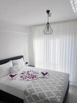 Laptop workspace, iron/ironing board, free WiFi, bed sheets