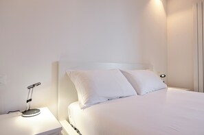 1 bedroom, desk, WiFi, bed sheets