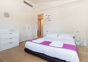 2 habitaciones, escritorio, tabla de planchar con plancha y wifi 