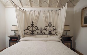 3 habitaciones, escritorio, tabla de planchar con plancha y wifi 