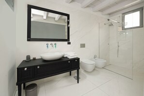 Shower, hair dryer - Verona Cathedral Apartments - Duomo (Verona)