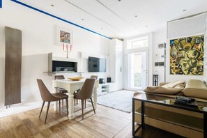 Televisión y oficina 