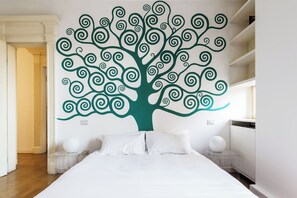 2 bedrooms, desk, iron/ironing board, WiFi - Stylish two bedroom in great location (Milano)