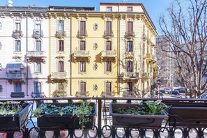 Property grounds - Stylish two bedroom in great location (Milano)