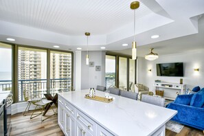 Condo, 3 Bedrooms | Interior