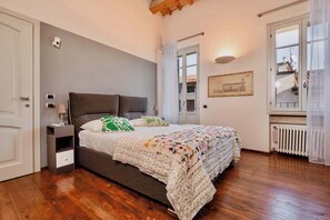 1 habitación, escritorio, tabla de planchar con plancha y wifi 