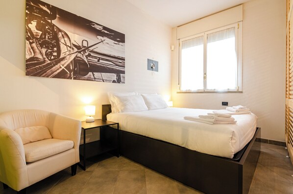 1 habitación, tabla de planchar con plancha, wifi y ropa de cama