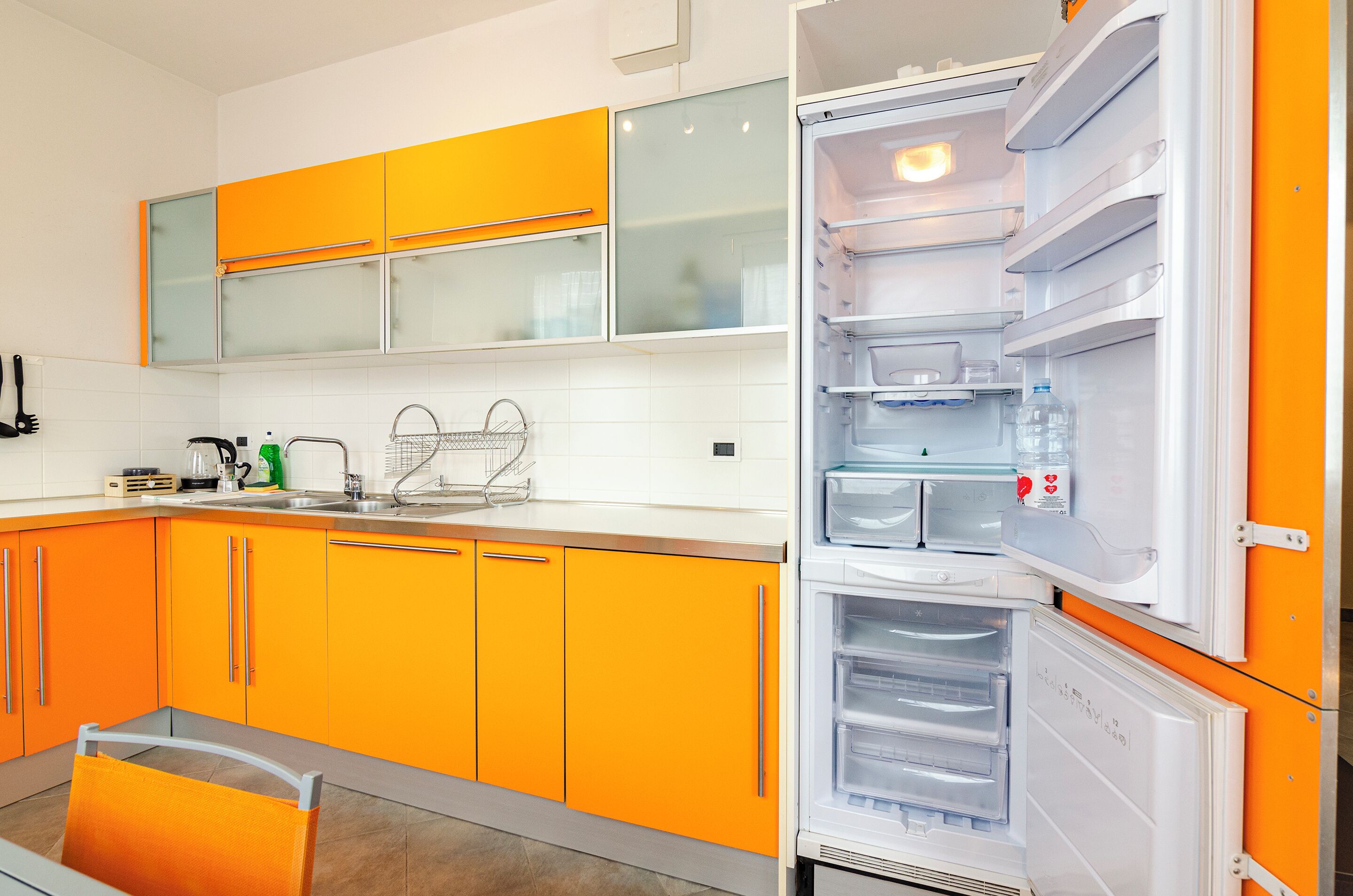Fridge, microwave, dishwasher, coffee/tea maker